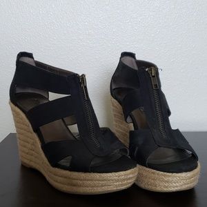 Black wedges